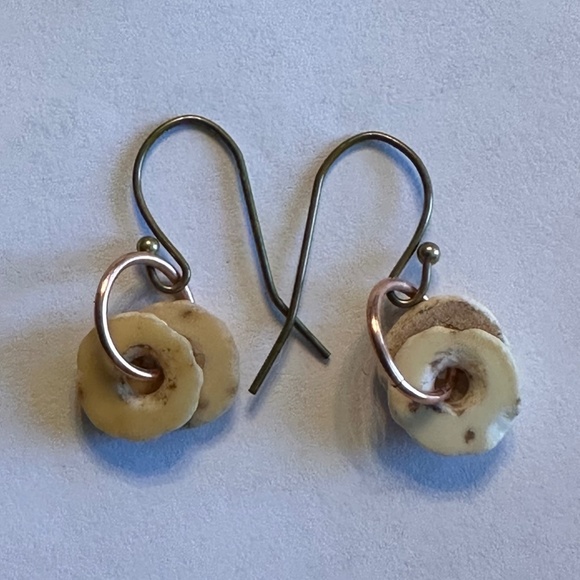 HAND CRAFTED Ostrich Eggshell Heishi Beads on a Copper ring Bronze Earrings - Picture 6 of 8